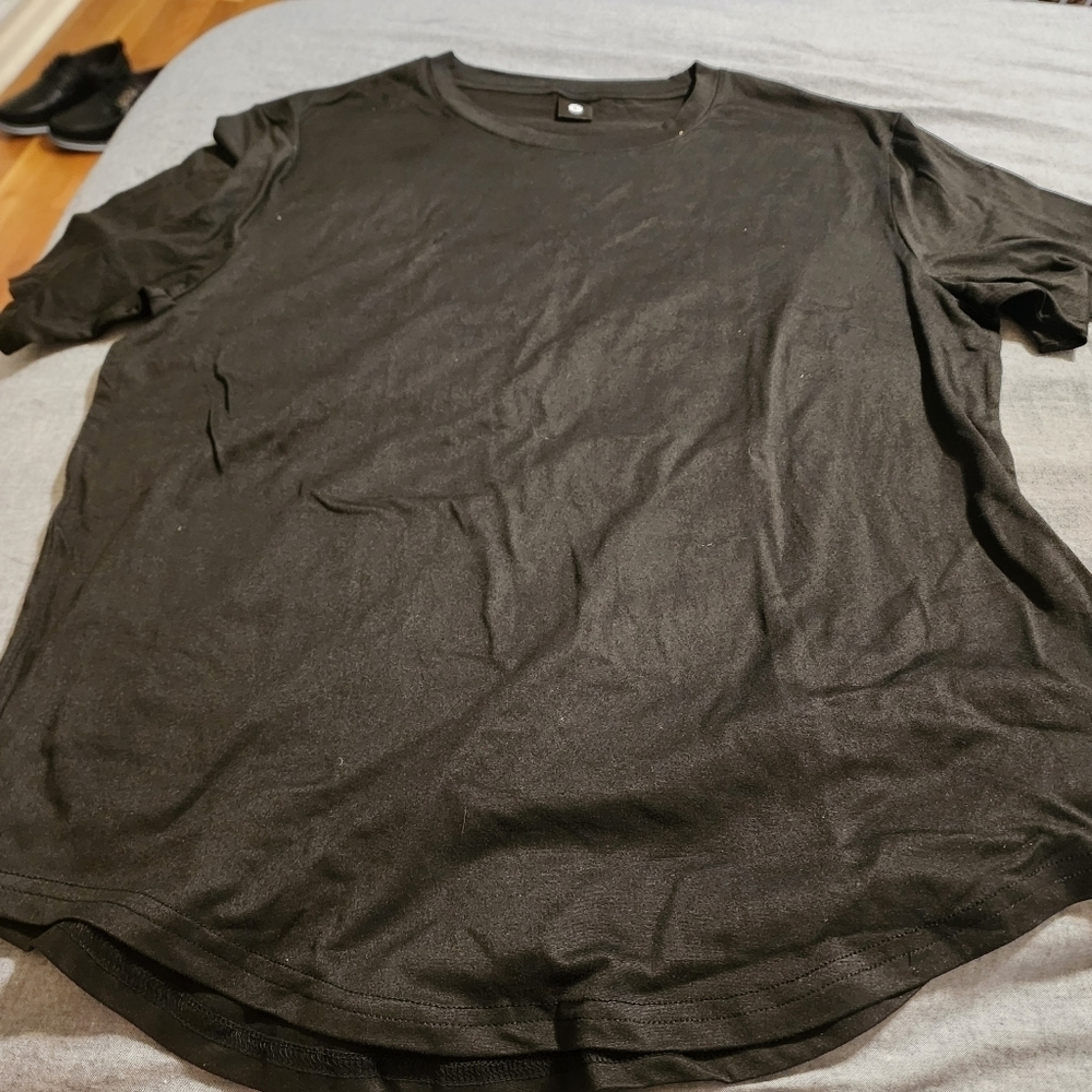 J3 - NIB Black T-Shirt Large